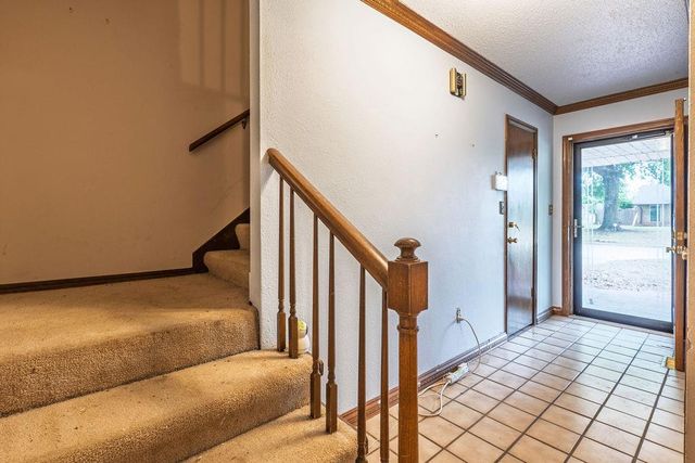 9 N Gilpin Avenue, Shawnee, OK 74804