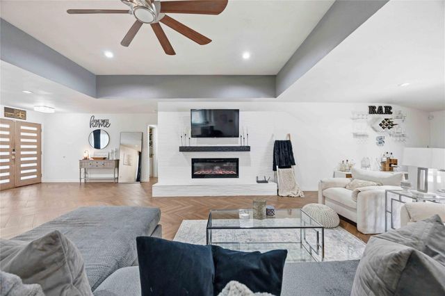 6131 Dumfries Drive, Houston, TX 77096