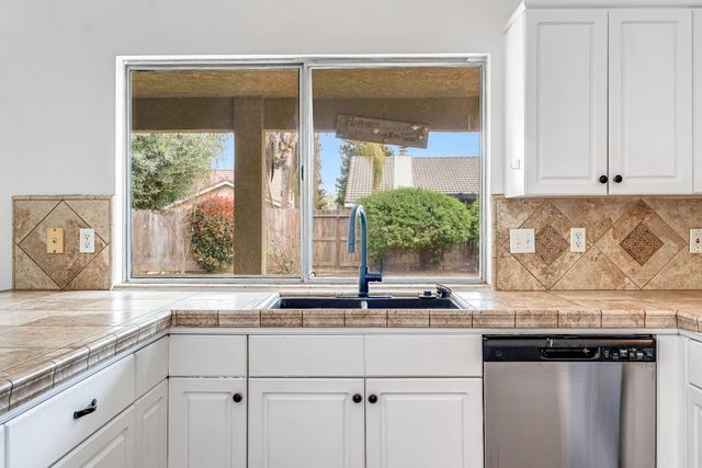 5526 N Delbert Avenue, Fresno, CA 93722