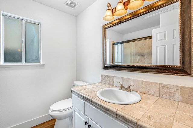 5526 N Delbert Avenue, Fresno, CA 93722