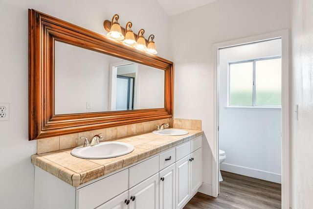 5526 N Delbert Avenue, Fresno, CA 93722