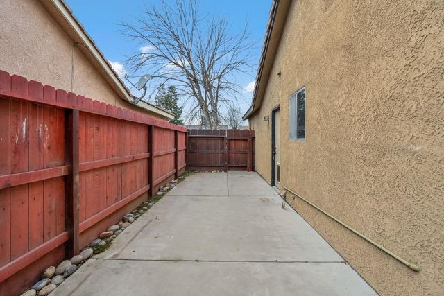 5526 N Delbert Avenue, Fresno, CA 93722