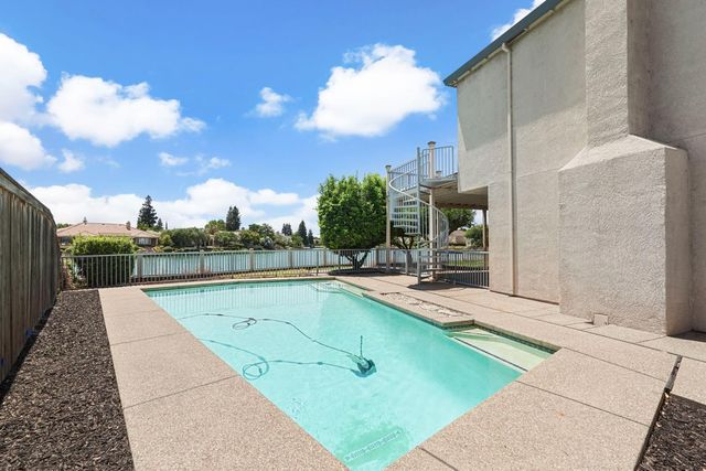 3551 Bluelake Cir, Stockton, CA 95219