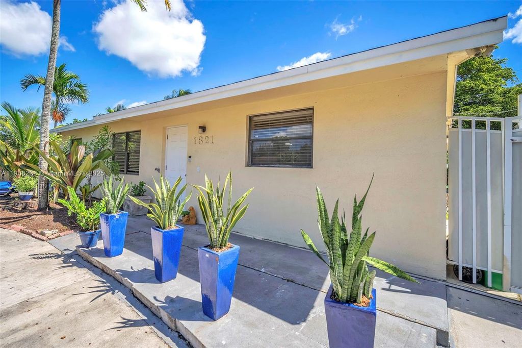 1821 SW 98th Ter, Miramar, FL 33025