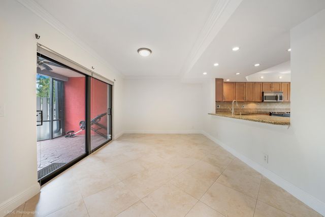 320 Deer Creek Wildwood Lane E, Deerfield Beach, FL 33442