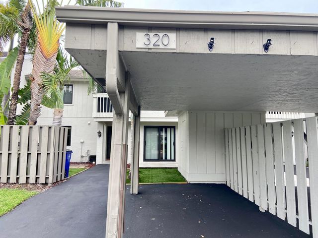 320 Deer Creek Wildwood Lane E, Deerfield Beach, FL 33442