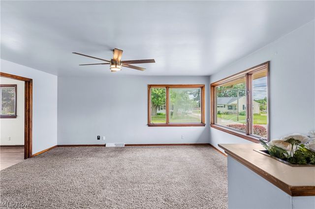2163 Hollywood Street NE, Warren, OH 44483