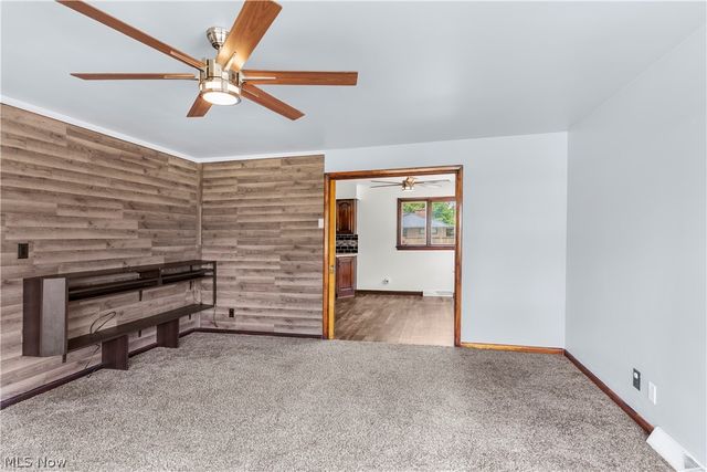2163 Hollywood Street NE, Warren, OH 44483