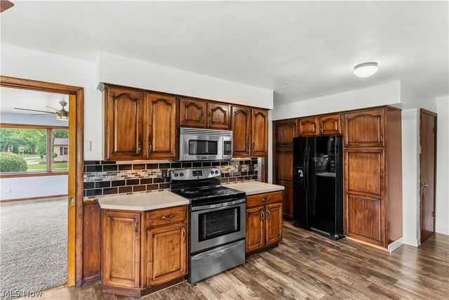 2163 Hollywood Street NE, Warren, OH 44483
