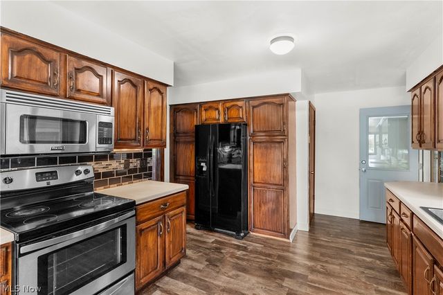 2163 Hollywood Street NE, Warren, OH 44483