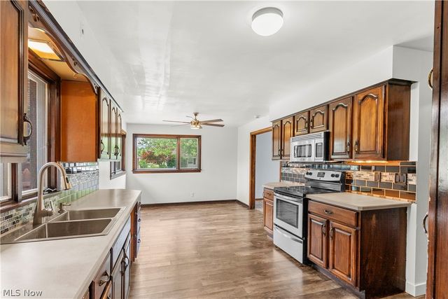 2163 Hollywood Street NE, Warren, OH 44483