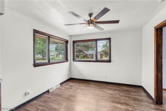 2163 Hollywood Street NE, Warren, OH 44483