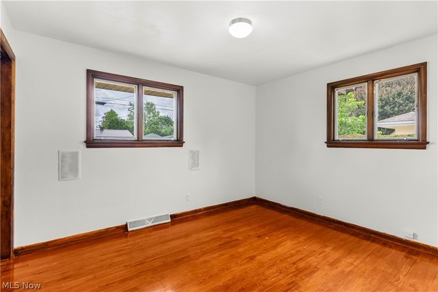 2163 Hollywood Street NE, Warren, OH 44483