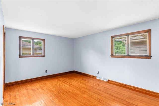 2163 Hollywood Street NE, Warren, OH 44483
