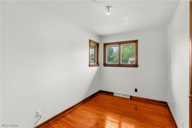 2163 Hollywood Street NE, Warren, OH 44483