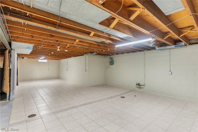 2163 Hollywood Street NE, Warren, OH 44483