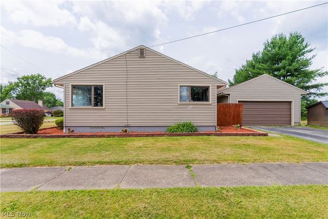 2163 Hollywood Street NE, Warren, OH 44483