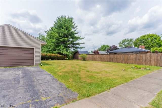 2163 Hollywood Street NE, Warren, OH 44483