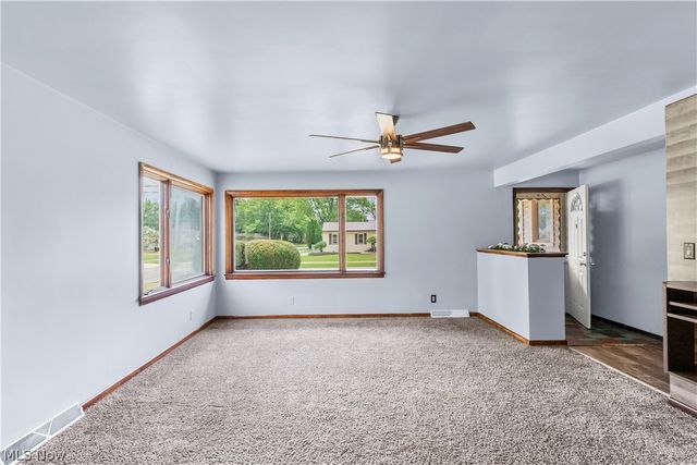 2163 Hollywood Street NE, Warren, OH 44483