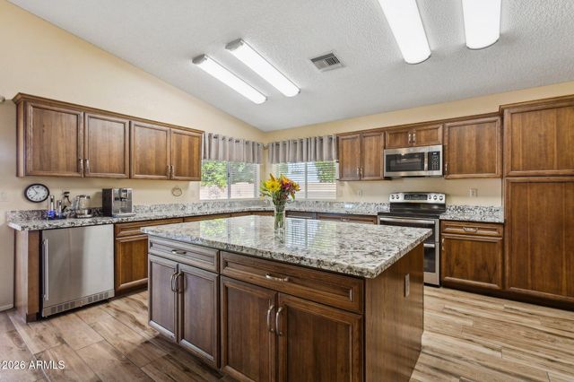 10908 N 57TH Avenue, Glendale, AZ 85304