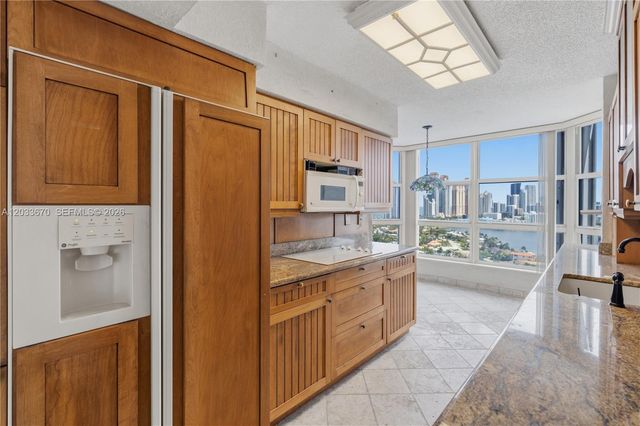 19195 NE 36th Court 2410, Aventura, FL 33180