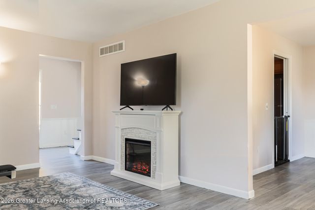 1426 Roxburgh Avenue, East Lansing, MI 48823