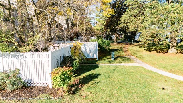 1426 Roxburgh Avenue, East Lansing, MI 48823