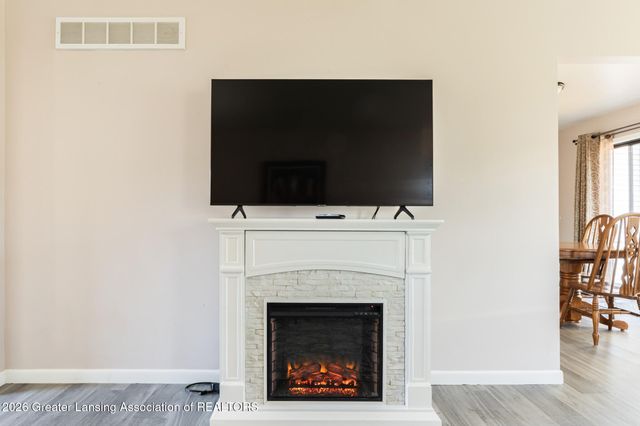 1426 Roxburgh Avenue, East Lansing, MI 48823