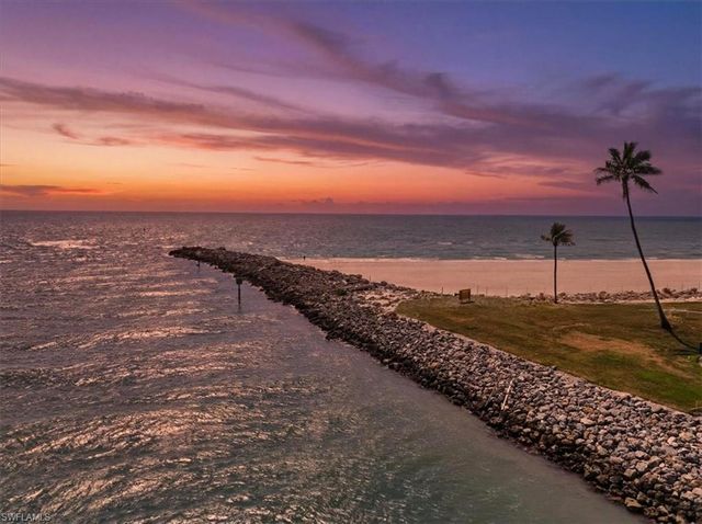 2400 Gulf Shore BLVD N 604, Naples, FL 34103