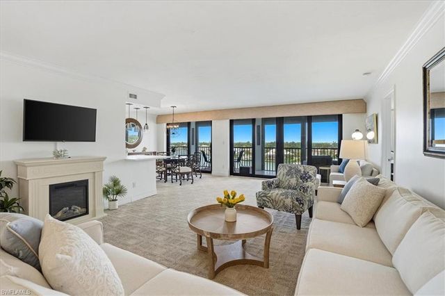 2400 Gulf Shore BLVD N 604, Naples, FL 34103