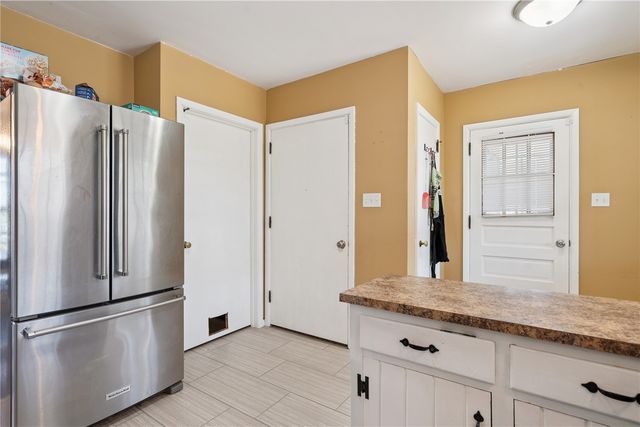 2421 10th Ave SW, Cedar Rapids, IA 52404