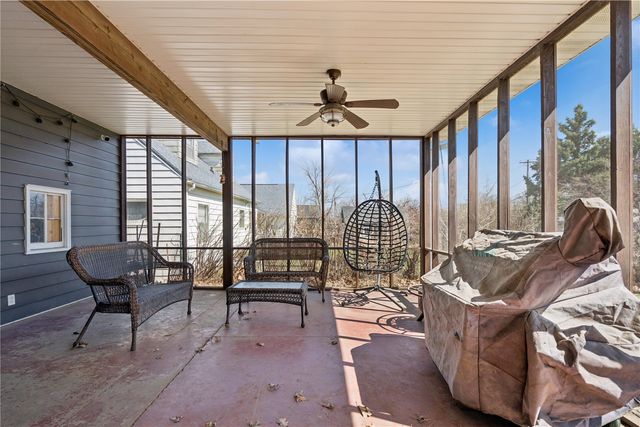 2421 10th Ave SW, Cedar Rapids, IA 52404