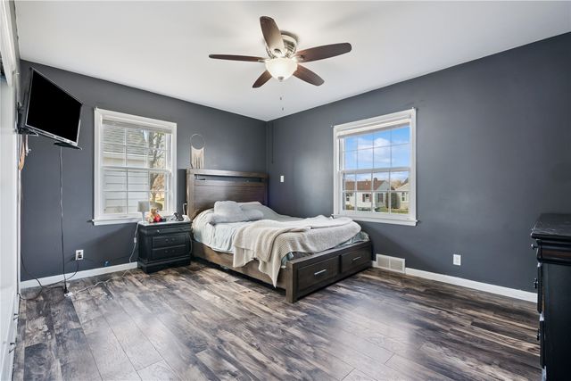 2421 10th Ave SW, Cedar Rapids, IA 52404