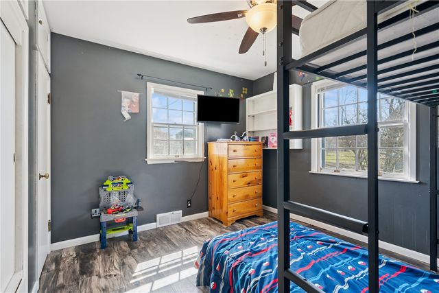 2421 10th Ave SW, Cedar Rapids, IA 52404