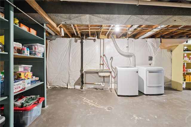 2421 10th Ave SW, Cedar Rapids, IA 52404