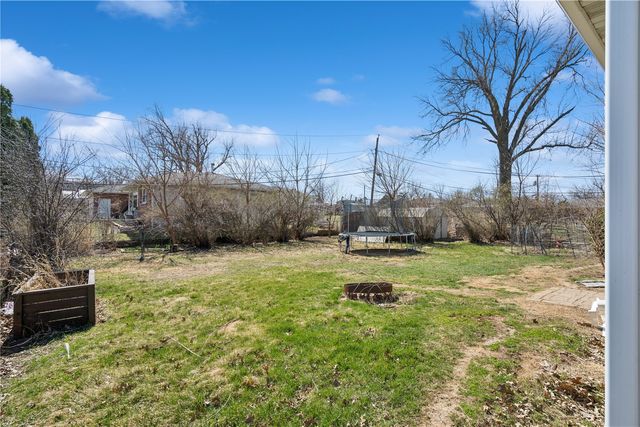 2421 10th Ave SW, Cedar Rapids, IA 52404