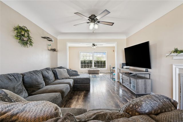 2421 10th Ave SW, Cedar Rapids, IA 52404