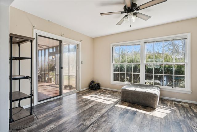 2421 10th Ave SW, Cedar Rapids, IA 52404