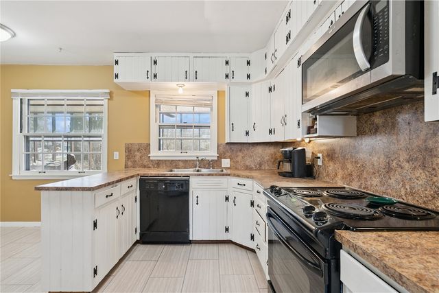 2421 10th Ave SW, Cedar Rapids, IA 52404