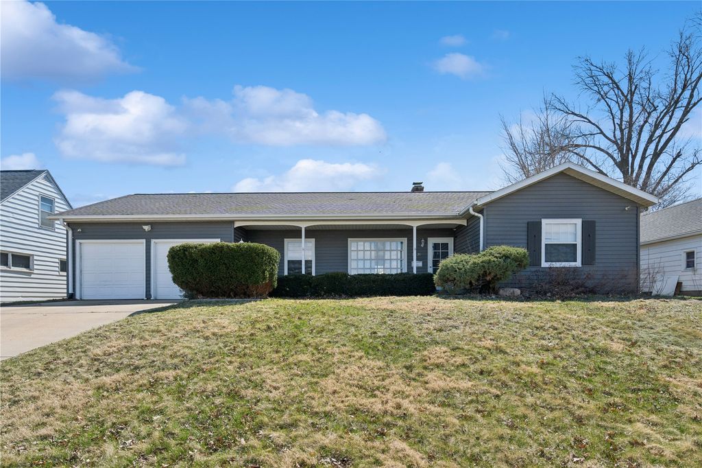 2421 10th Ave SW, Cedar Rapids, IA 52404