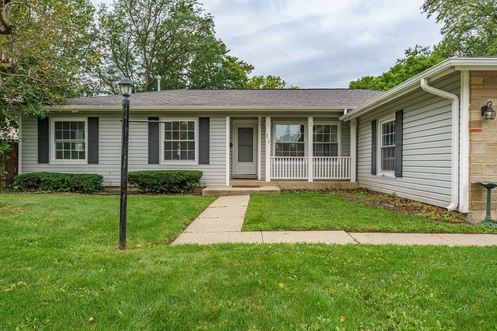 212 Wellington Avenue, Elk Grove Village, IL 60007 — exterior
