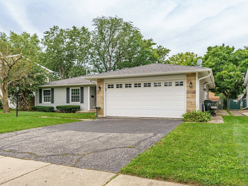 212 Wellington Avenue, Elk Grove Village, IL 60007 — photo 3