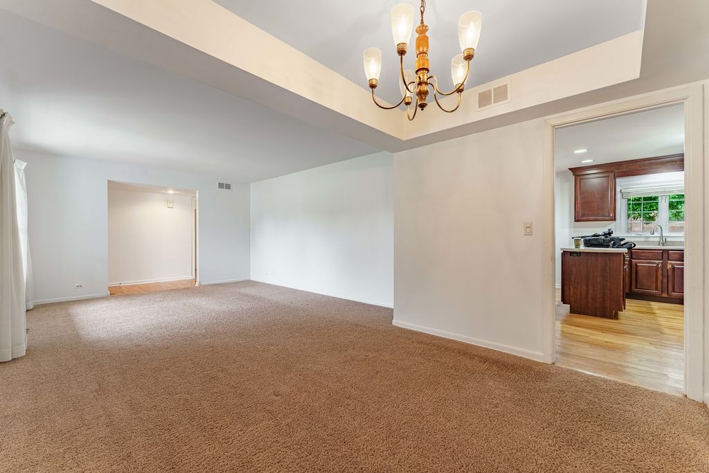 212 Wellington Avenue, Elk Grove Village, IL 60007 — photo 4