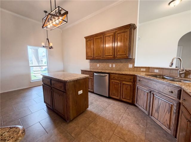 5721 Loire Blvd, Corpus Christi, TX 78414