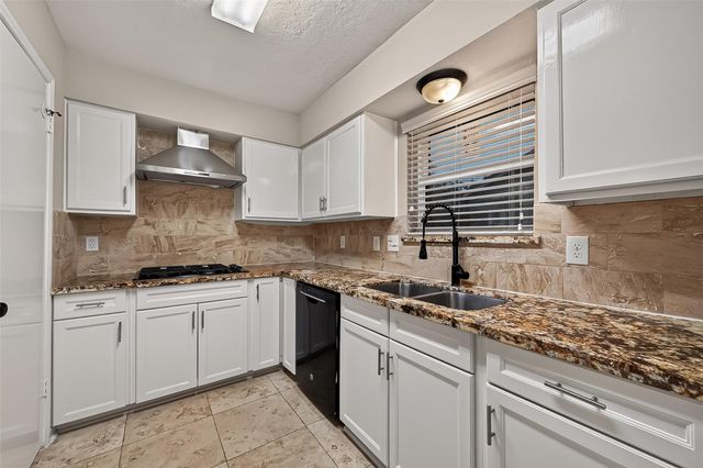 1818 Lansdowne Drive, Richmond, TX 77406