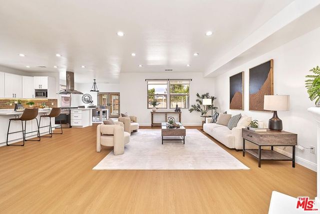 646 N Sierra Bonita Avenue, Los Angeles, CA 90036