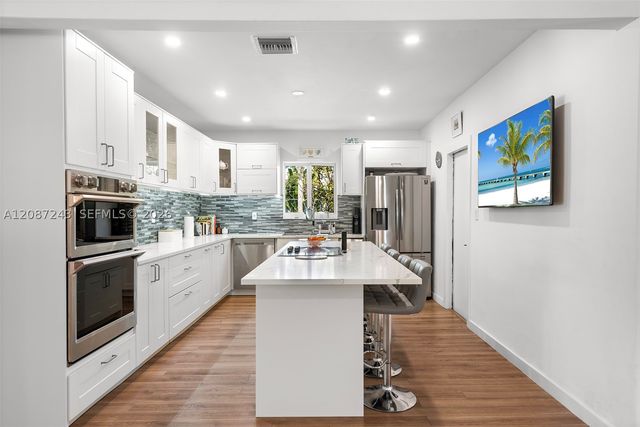 7940 Hawthorne Ave, Miami Beach, FL 33141