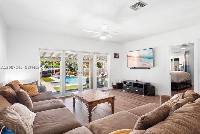 7940 Hawthorne Ave, Miami Beach, FL 33141