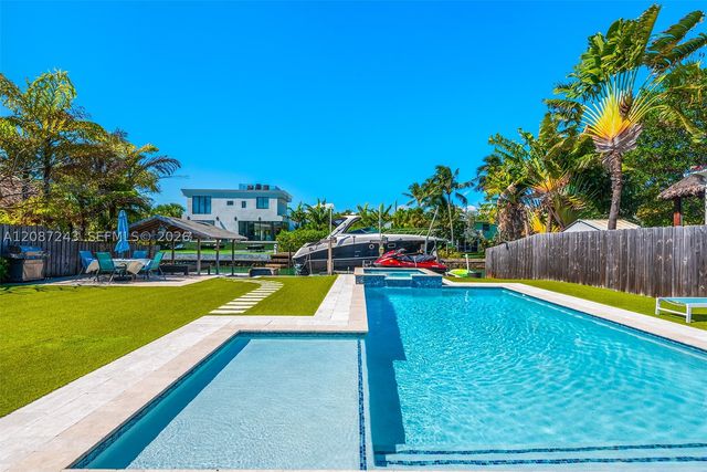 7940 Hawthorne Ave, Miami Beach, FL 33141