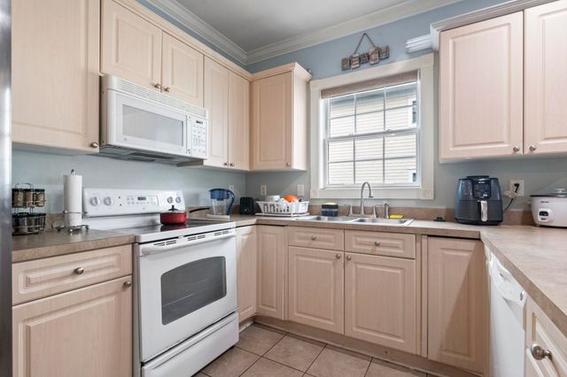 4847 Luster Leaf Cir Apt 301, Myrtle Beach, SC 29577